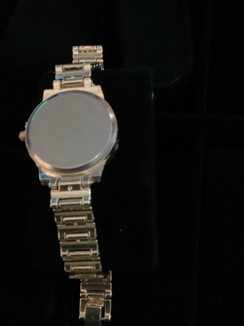 None chic gold